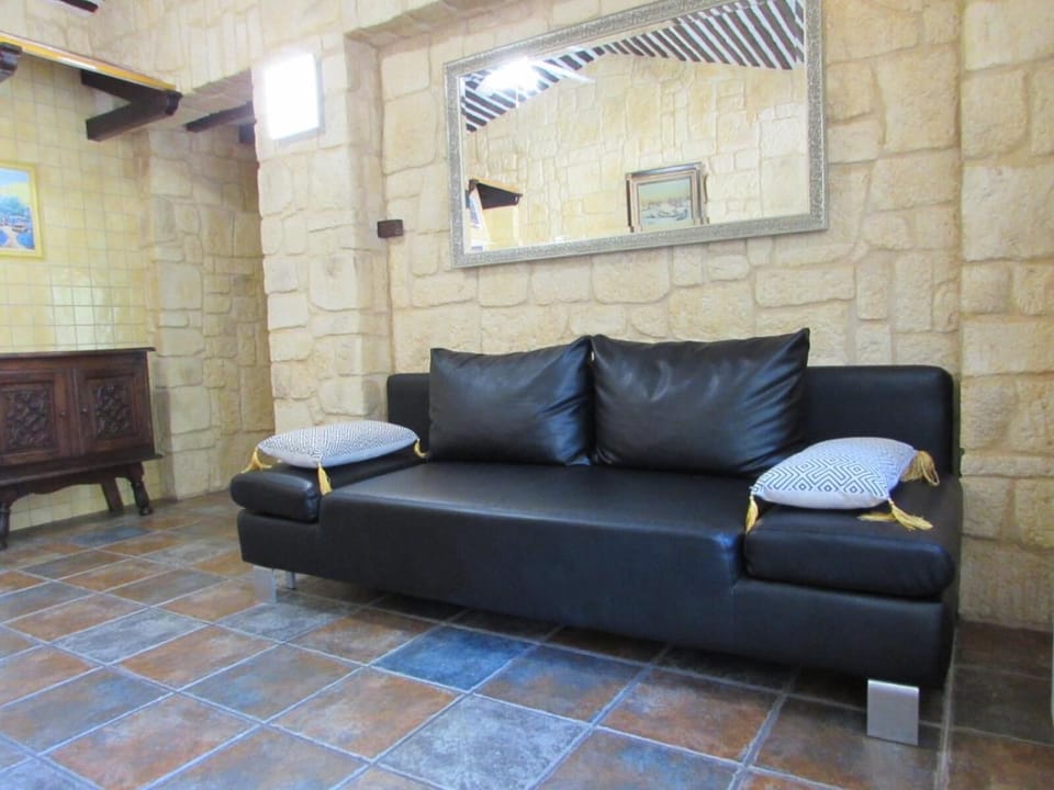 82-cm flat-screen TV with digital channels, TV