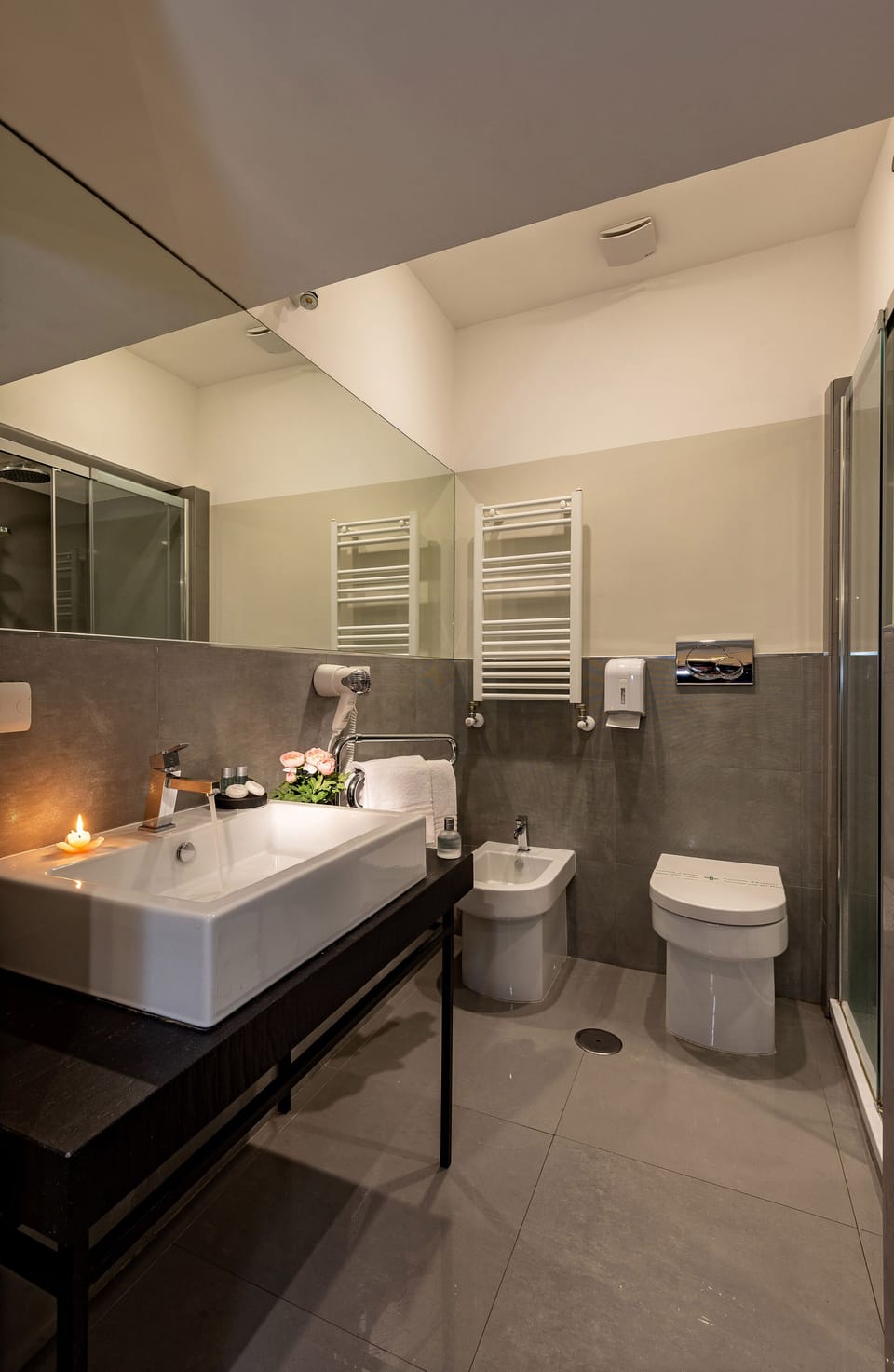 Standard Double Room | Bathroom | Shower, free toiletries, hair dryer, bathrobes