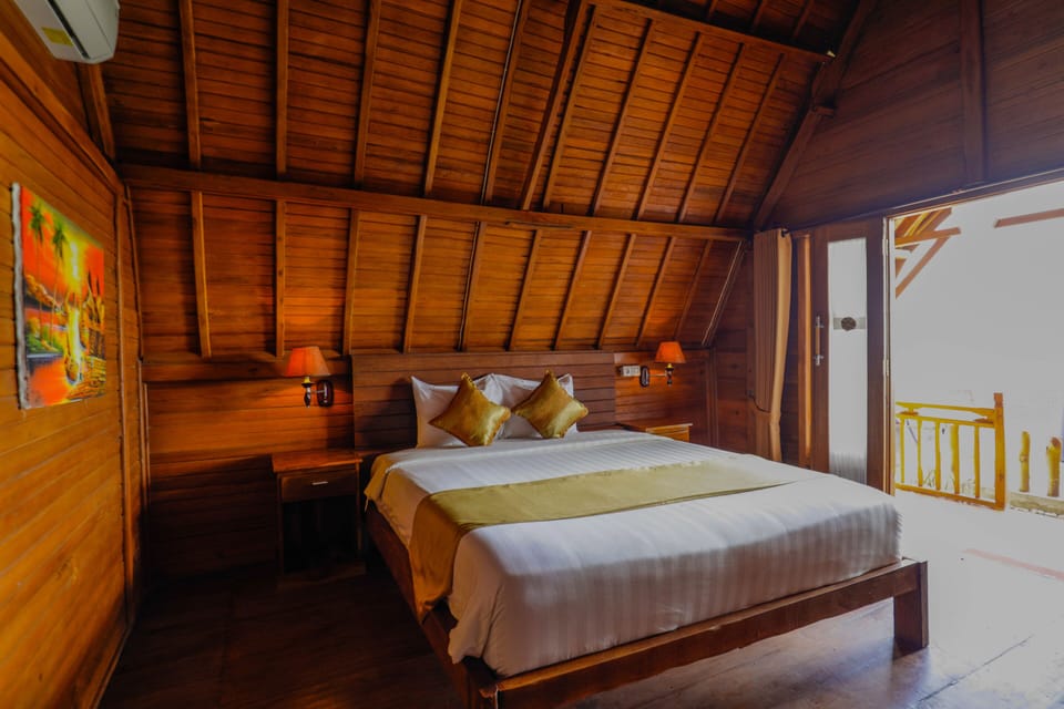 Deluxe Room | Minibar, desk, free WiFi, bed sheets