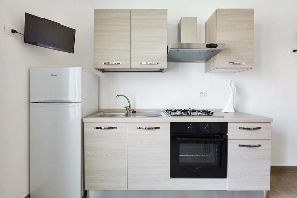 Comfort Apartment, 2 Bedrooms | Private kitchen | Full-size fridge, oven, stovetop, cookware/dishes/utensils