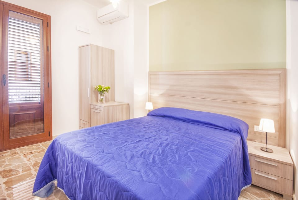 Deluxe Double Room Single Use, Balcony | 1 bedroom, Egyptian cotton sheets, hypo-allergenic bedding, desk