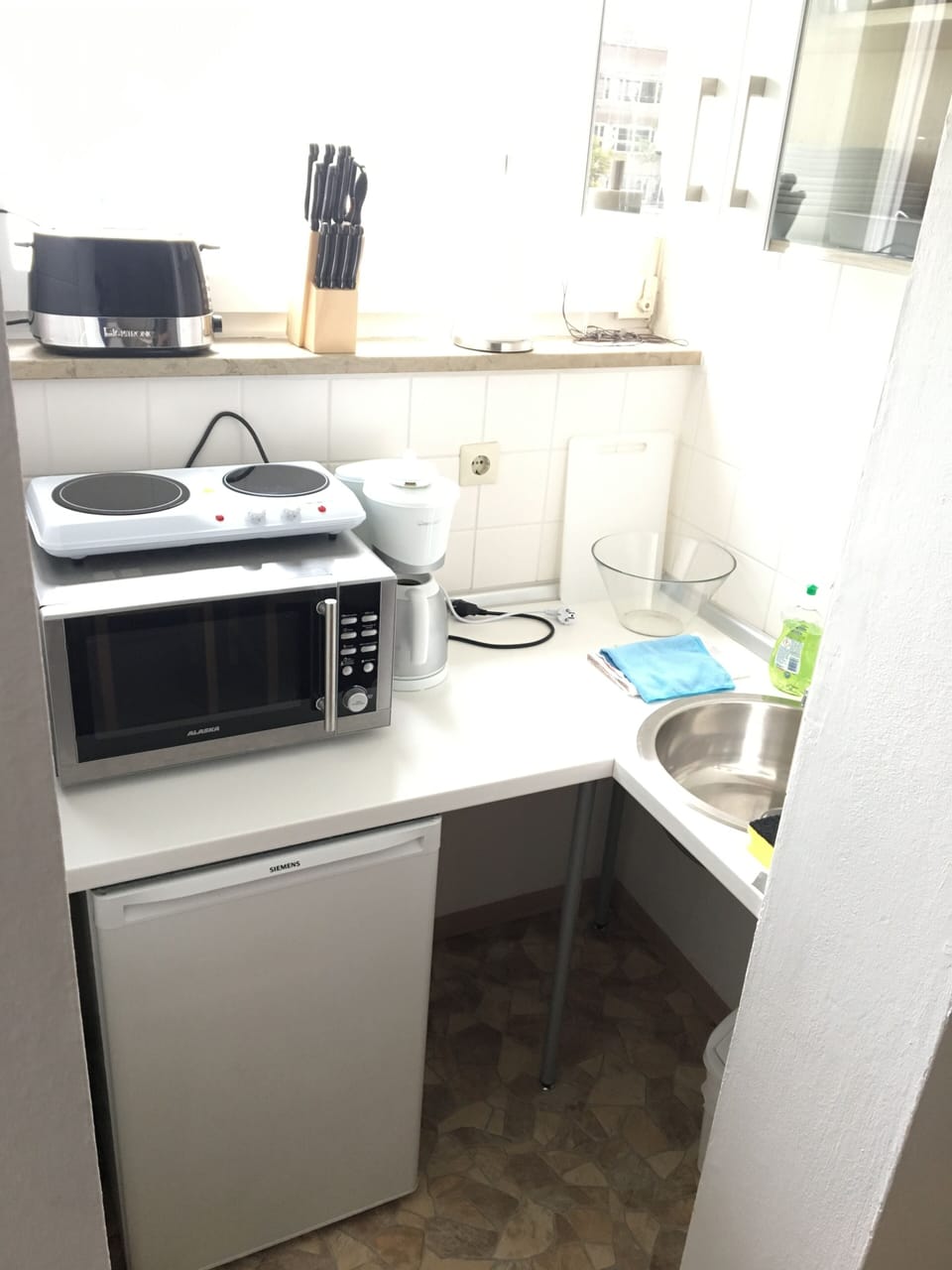 Basic Studio | Private kitchen | Espresso maker, coffee/tea maker, fridge, microwave