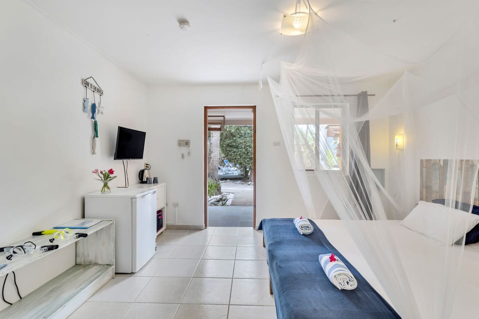 Classic Double Room, 2 Twin Beds, Non Smoking, Garden View | Minibar, in-room safe, individually decorated, free WiFi