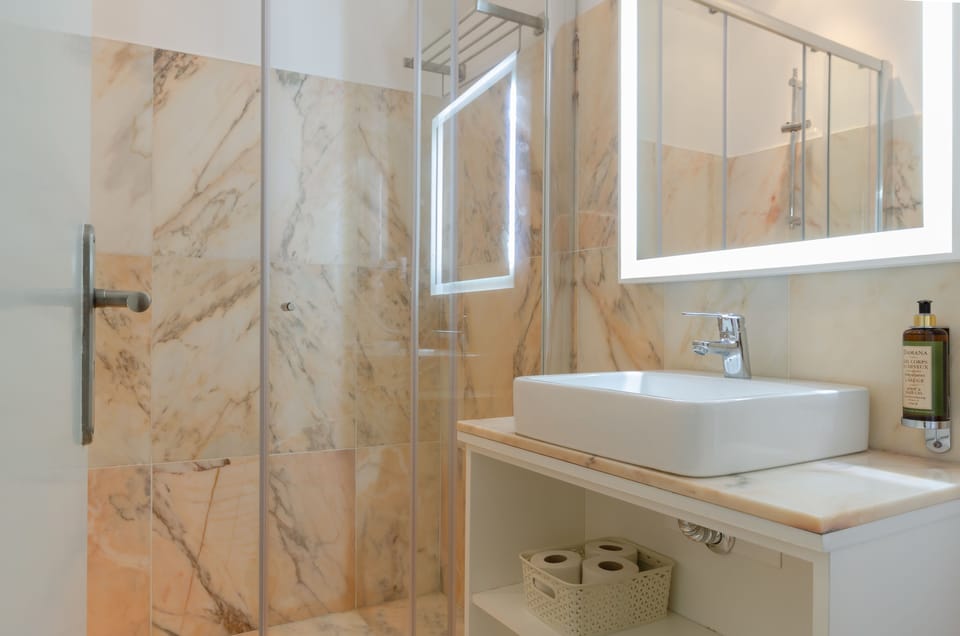 Standard Double Room, 1 Queen Bed | Bathroom | Shower, free toiletries, hair dryer, towels