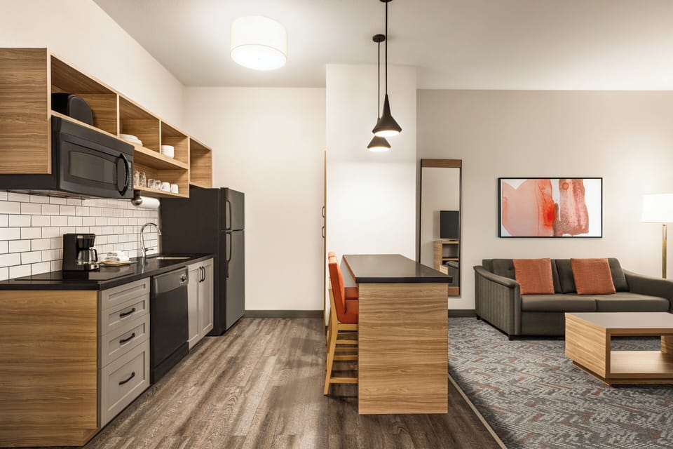 Premium bedding, desk, WiFi (free), bed sheets