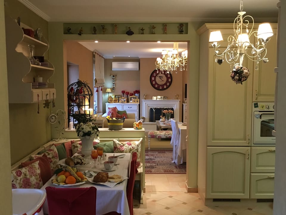 Family Villa, Mountain View | In-room dining