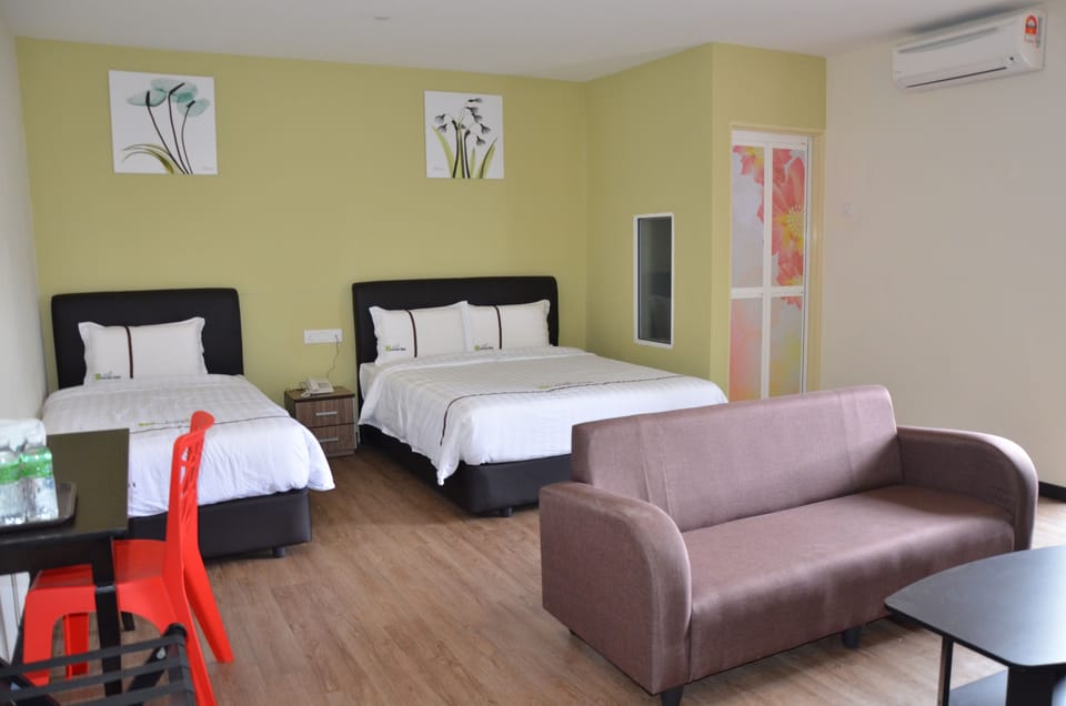 Triple Room | Desk, iron/ironing board (on request), WiFi (free), bed sheets