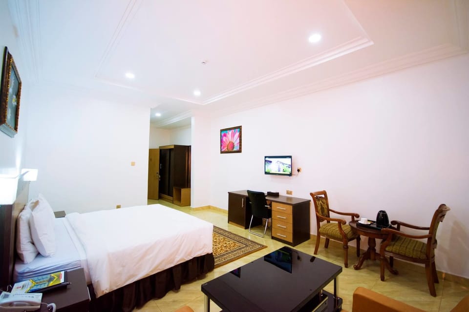 Superior Suite | Premium bedding, Select Comfort beds, minibar, in-room safe