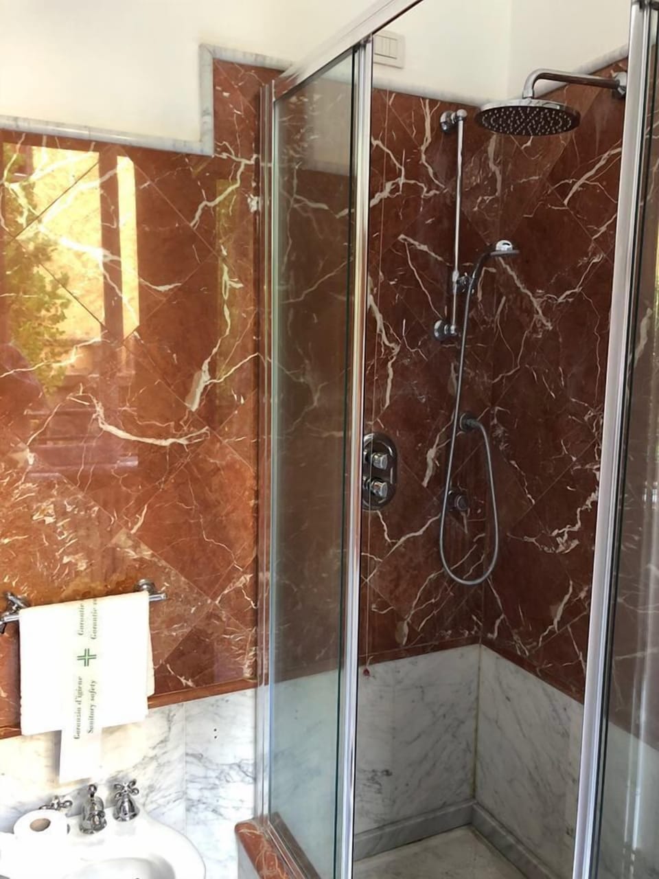 Deluxe Double Room | Bathroom shower