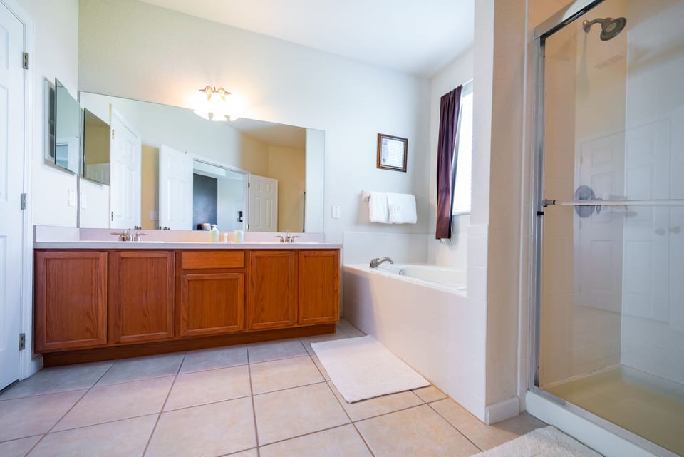 Master bathroom 1