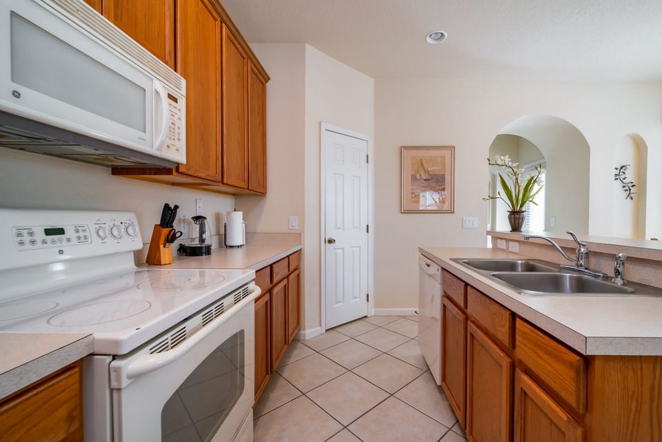 Side view kitchen