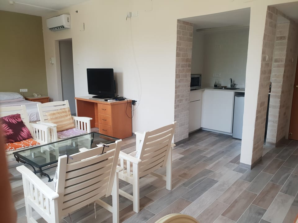 Junior Studio Suite | Desk, laptop workspace, iron/ironing board, free WiFi