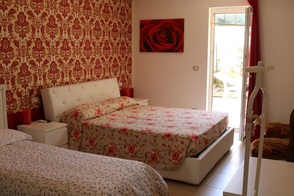 Triple Room, Balcony, Garden View | Desk, soundproofing, cribs/infant beds, free WiFi