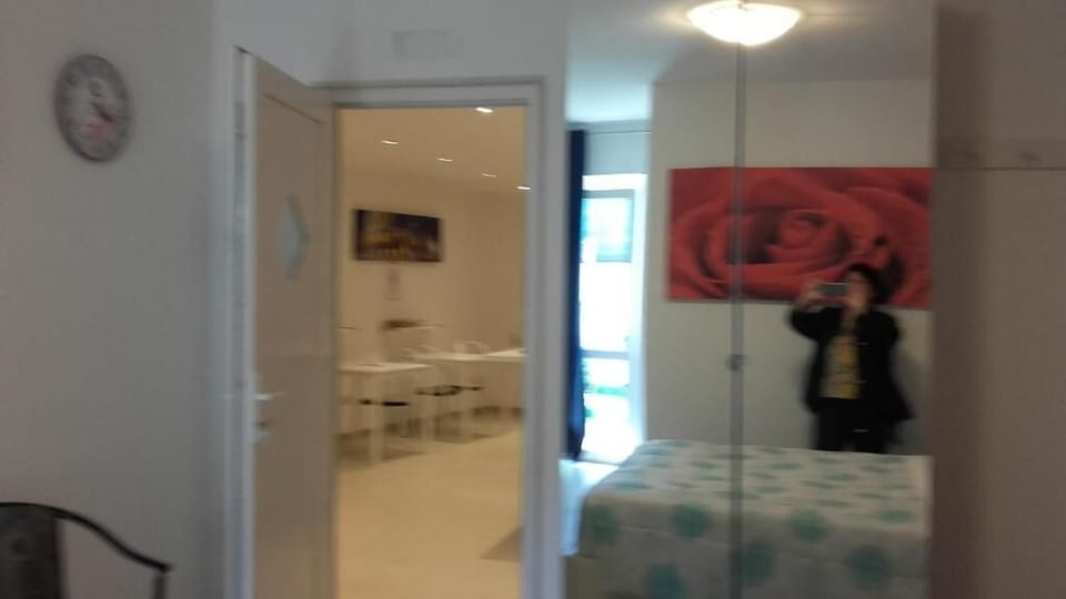Desk, soundproofing, cribs/infant beds, free WiFi