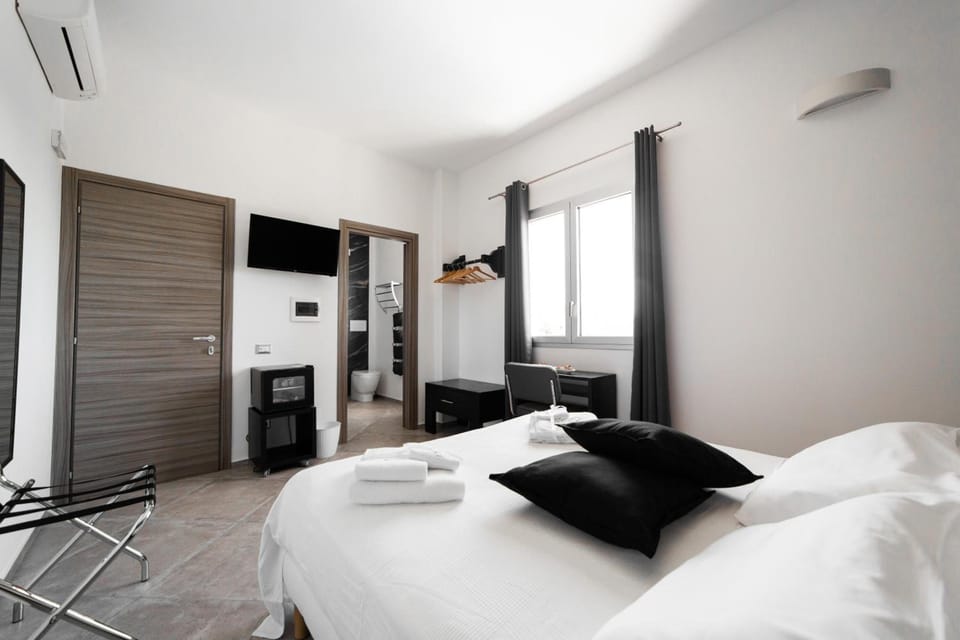Minibar, desk, blackout drapes, free WiFi