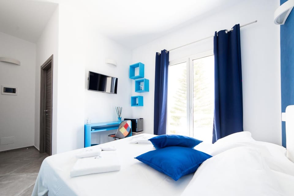 Minibar, desk, blackout drapes, free WiFi