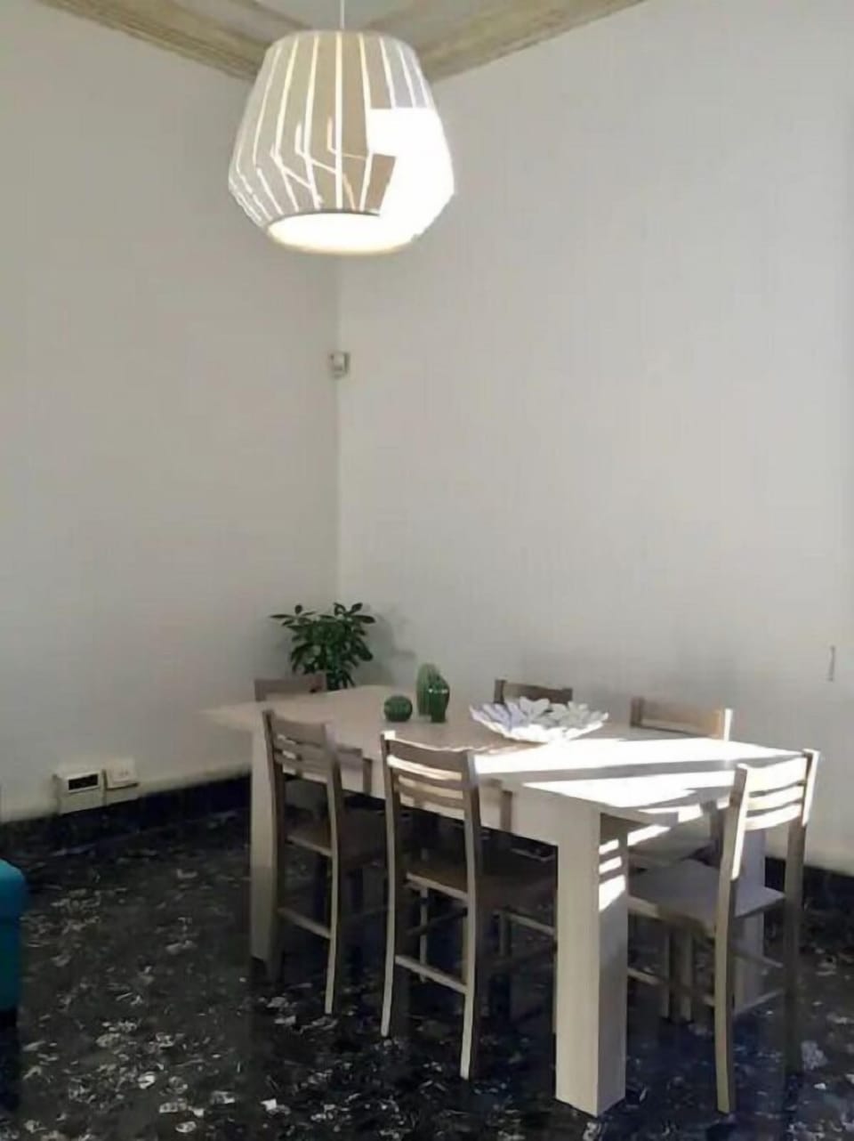 Apartment, 4 Bedrooms, 2 Bathrooms | In-room dining