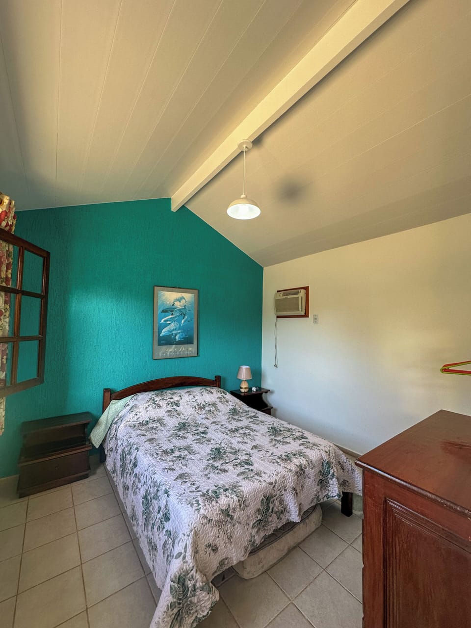 House | 5 bedrooms, blackout drapes, free WiFi, bed sheets