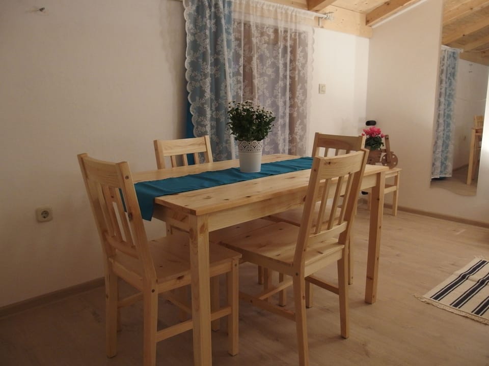 Standard Studio | In-room dining