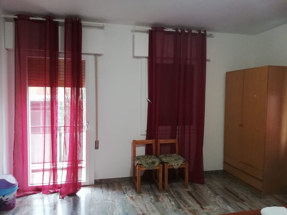 Standard Double Room, Shared Bathroom | Desk, WiFi (free), bed sheets