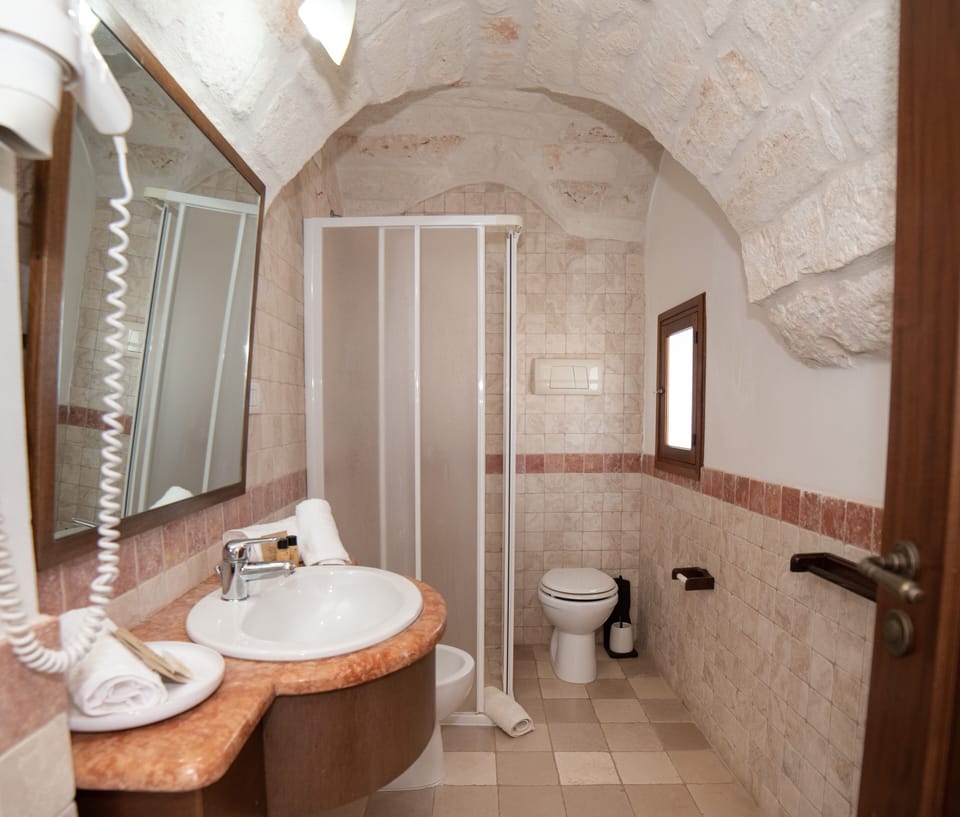 Panoramic Room | Bathroom | Free toiletries, hair dryer, slippers, bidet