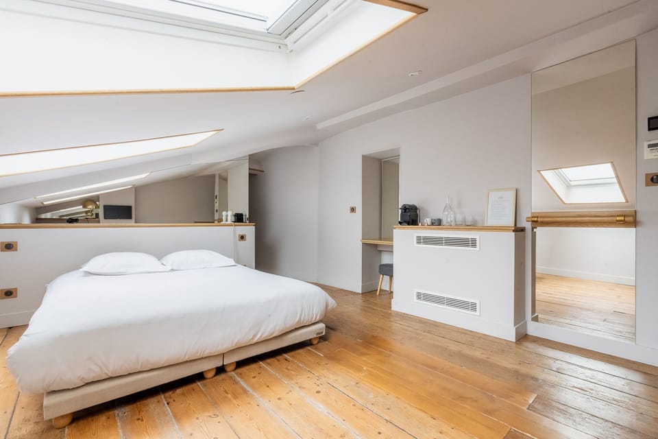 Superior Double Room, City View (Jardin d'Hélène)