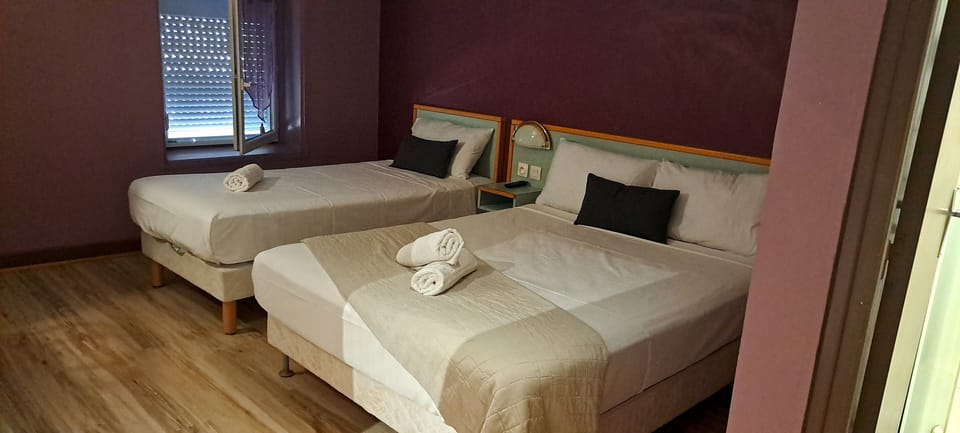 Triple Room | Desk, iron/ironing board, free WiFi, bed sheets