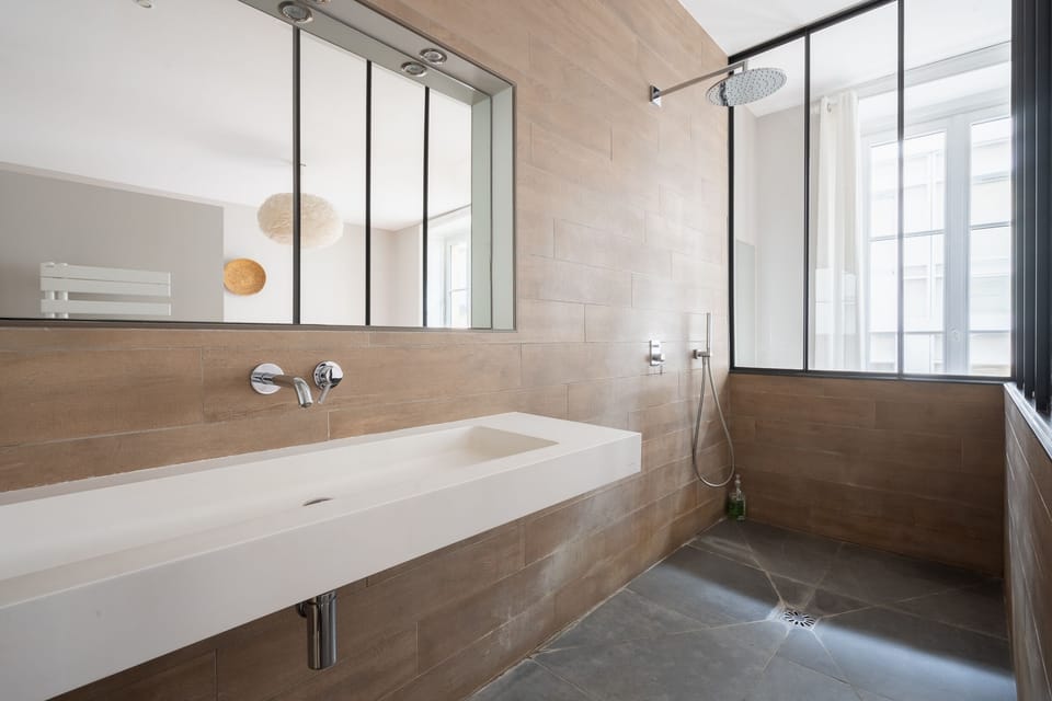 Superior Double Room, City View (Chambre Tourny) | Bathroom
