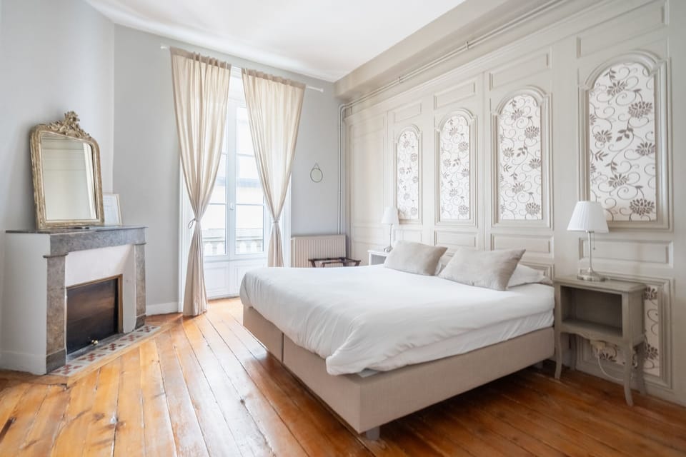 Superior Double Room, City View (Chambre Quinconces)