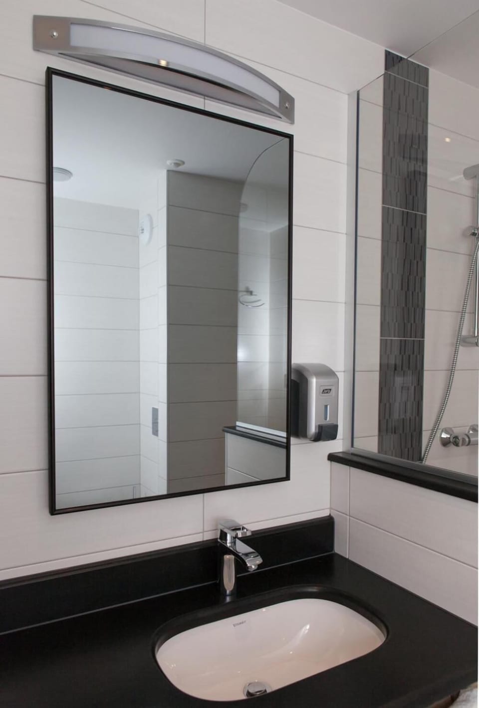 Shower, rainfall showerhead, free toiletries, hair dryer
