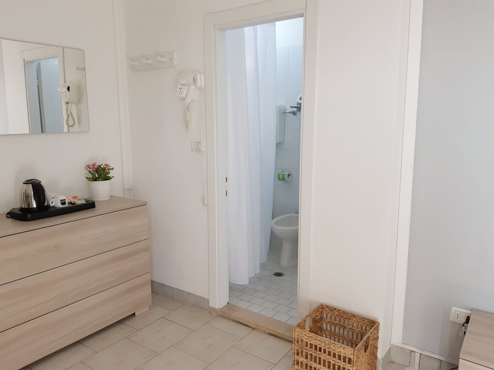 Superior Quadruple Room | Bathroom | Shower, rainfall showerhead, free toiletries, hair dryer