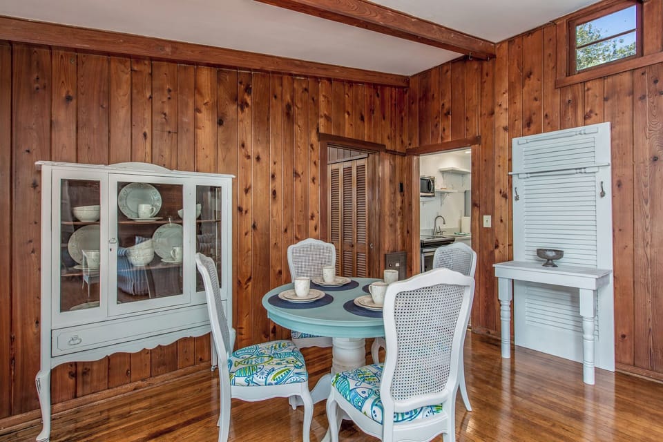 Spacious dining area to enjoy meals with the family