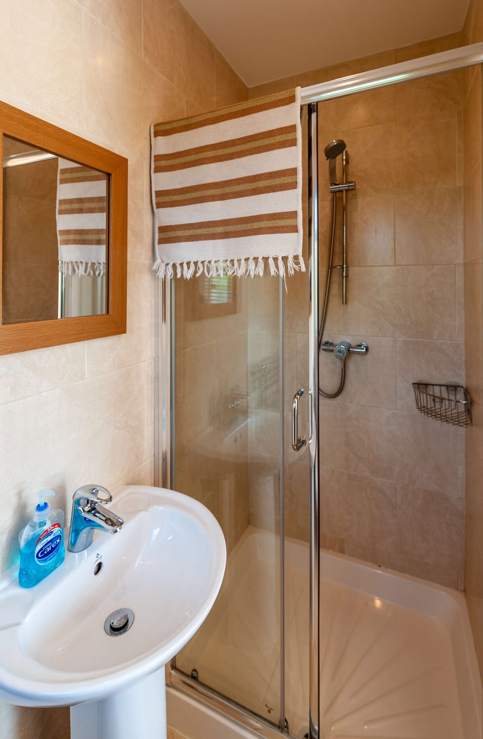 Master bedroom en-suite 