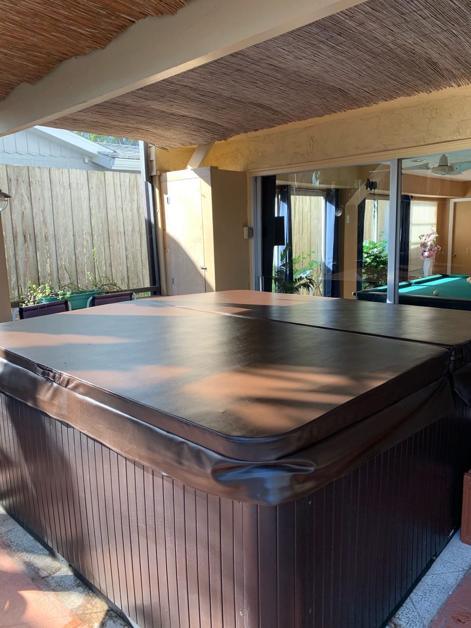 Jacuzzi - 8 Person