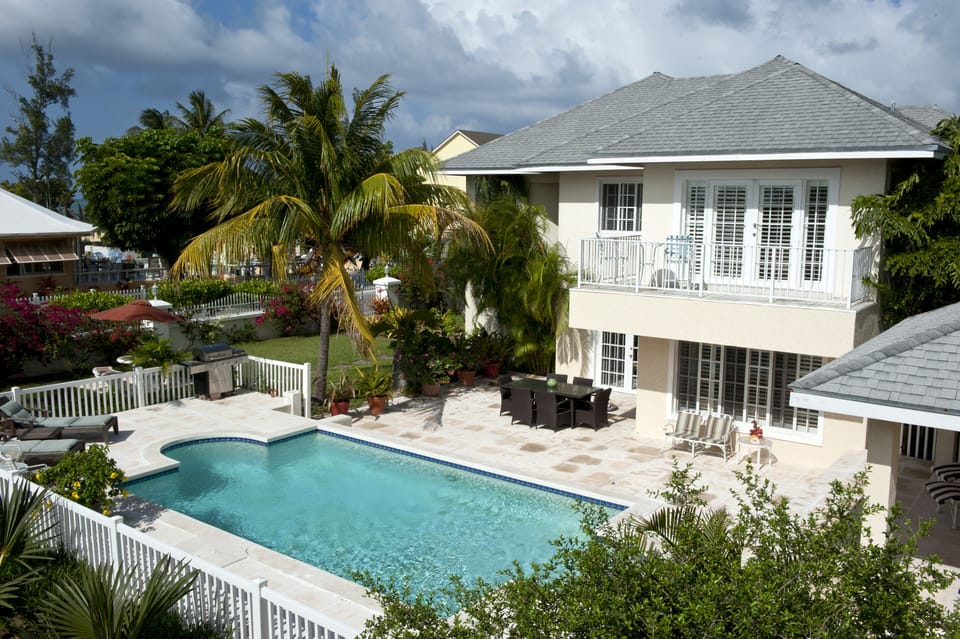 Western elevation overlooking 
Pool