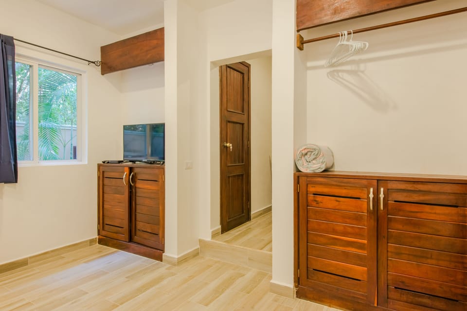 Standard Studio, 1 King Bed, Kitchen, Garden View | Desk, blackout drapes, free WiFi, bed sheets