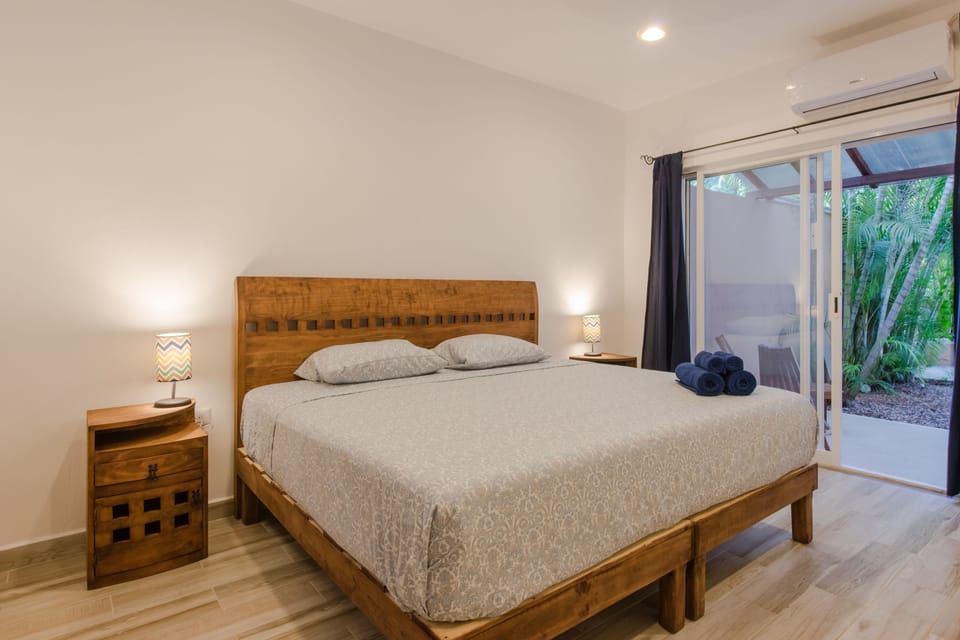 Standard Studio, 1 King Bed, Kitchen, City View | Desk, blackout drapes, free WiFi, bed sheets