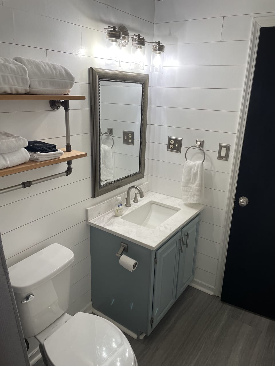 Upper floor bathroom