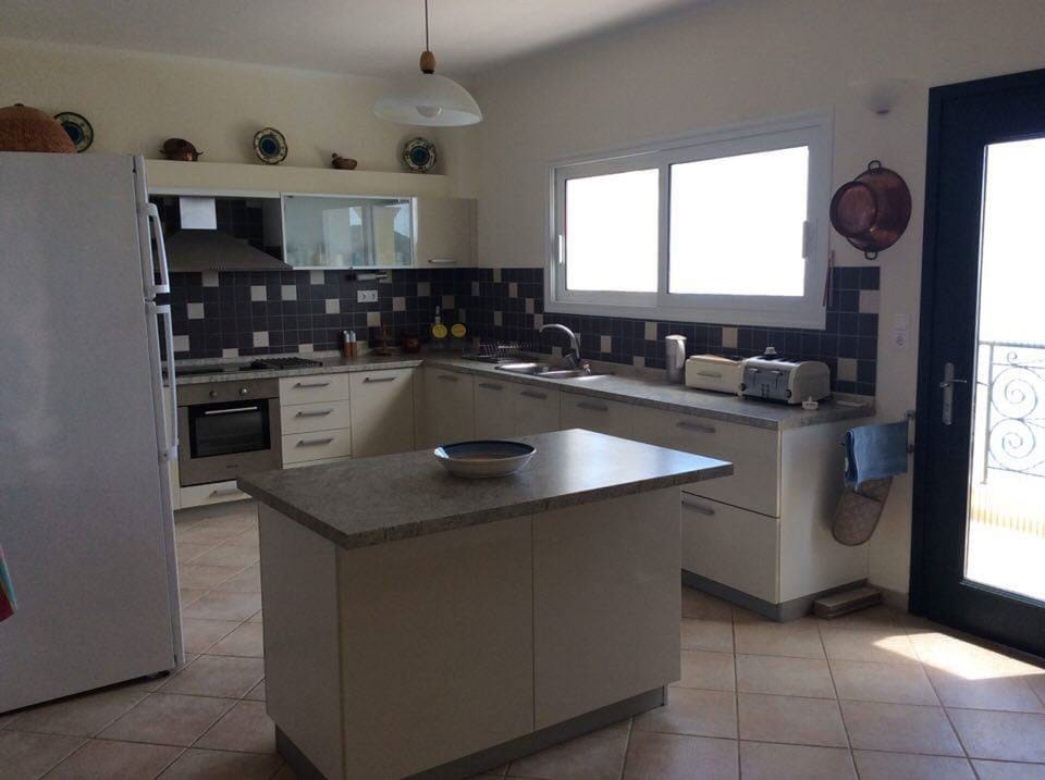 Fully Fitted Kitchen