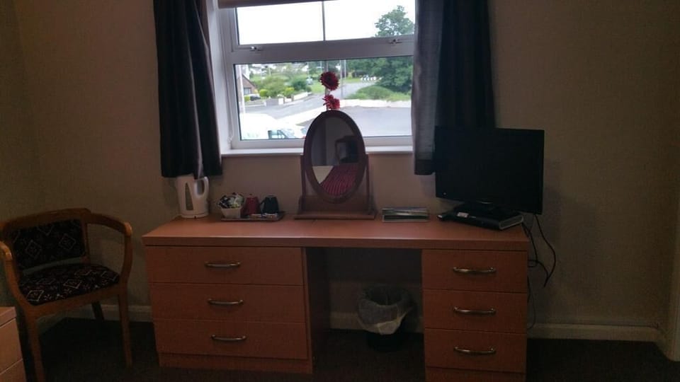 Standard Double or Twin Room, Ensuite | Desk, laptop workspace, free WiFi