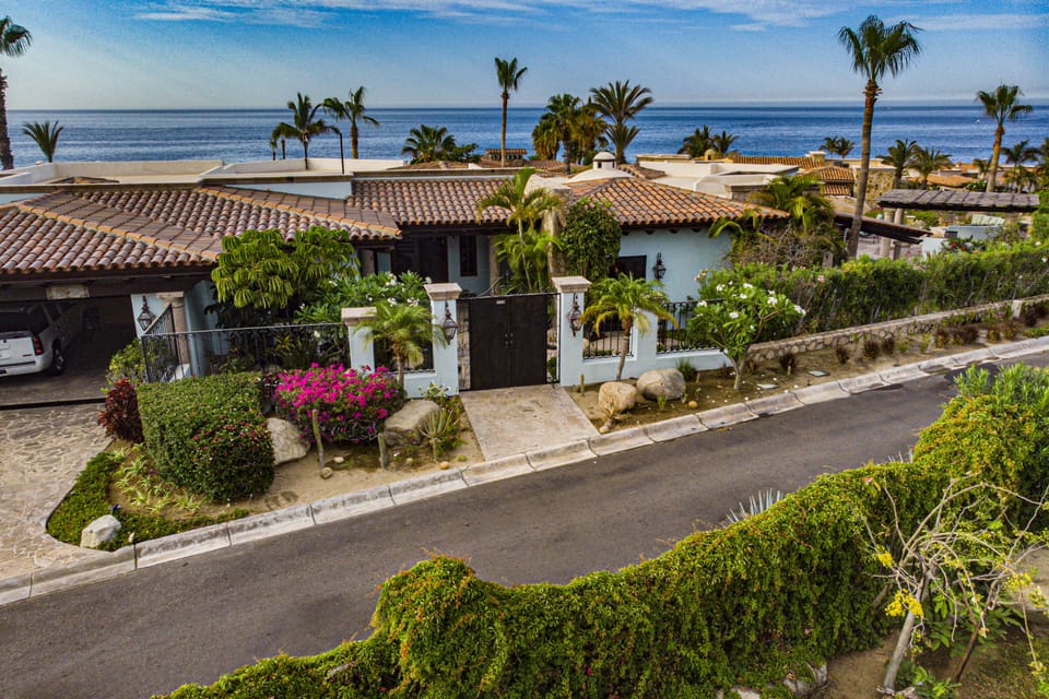 Casa Contessa - Front Gate Entry