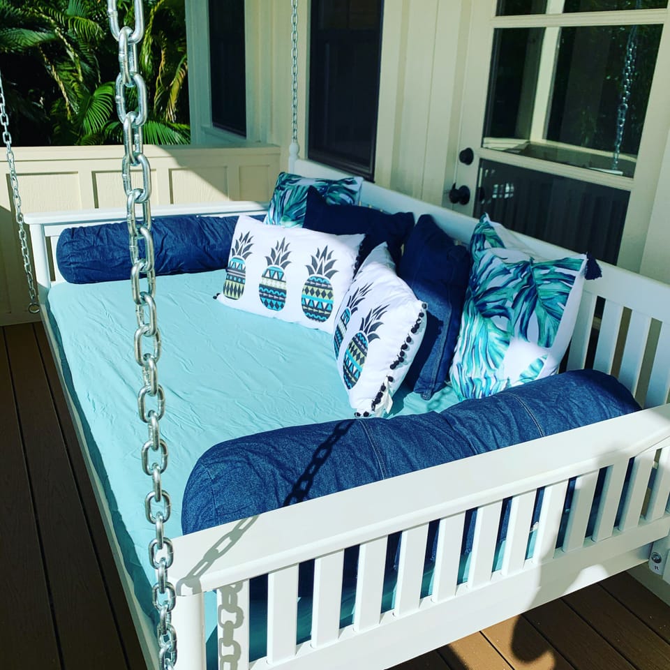 Swing bed on upstairs lanai