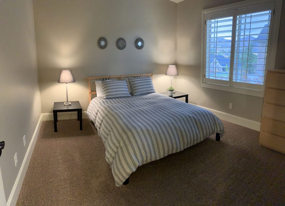 Bedroom 3 w/queen bed
