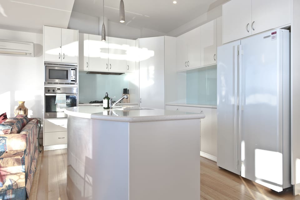 Deluxe House, 3 Bedrooms, River View | Private kitchen | Full-size fridge, microwave, oven, stovetop