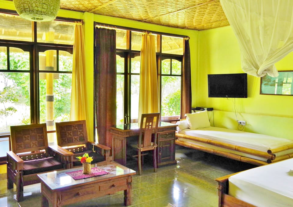 Deluxe Cabin, 1 Bedroom, Non Smoking | Blackout drapes, WiFi (surcharge), individually decorated