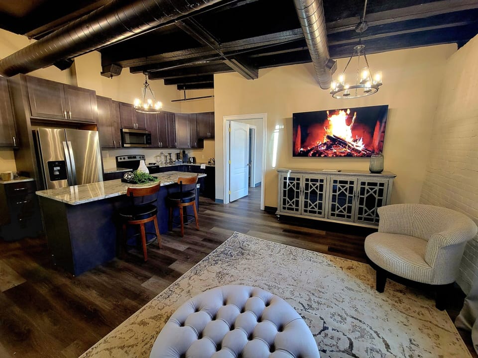 Superior Apartment, Ensuite, River View (The Loft) | Private kitchen | Ice maker