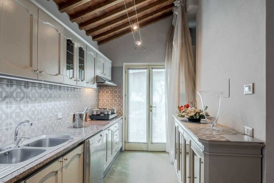 Property, Countertop, Room, Kitchen, Cabinetry, Furniture, Building, Interior Design, House, Real Estate