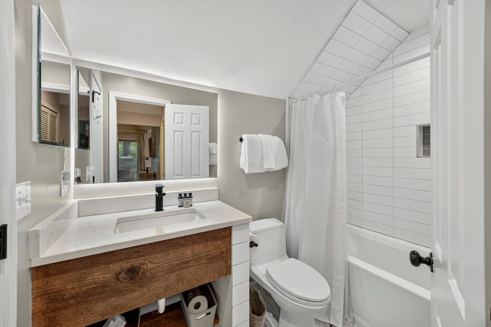 Bathroom 2 - Shower/Tub