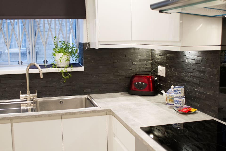 Kitchen overlooking privatec courtyard