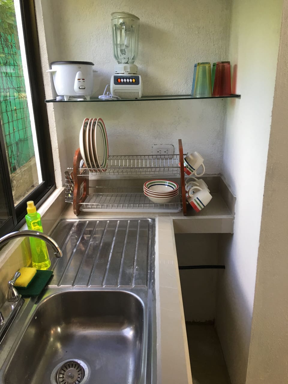 Cabina 'A'-dining for 4 & all utensils for cooking eating + rice cooker,blender: